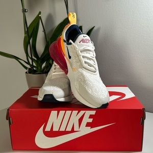 Nike Air Max 270
Women's Shoes , very good condition .